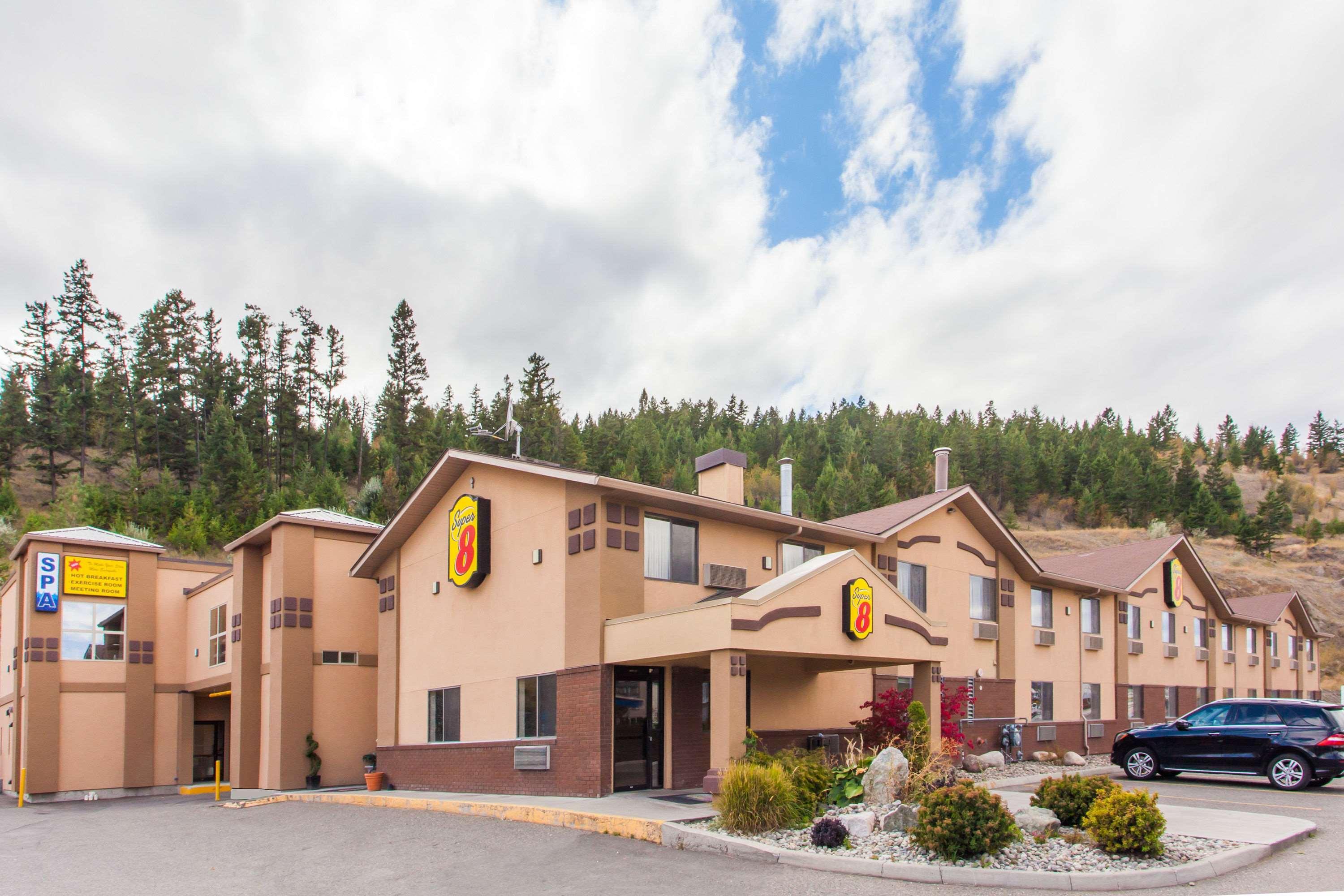 Super 8 By Wyndham Kamloops On The Hill Hotel Bagian luar foto