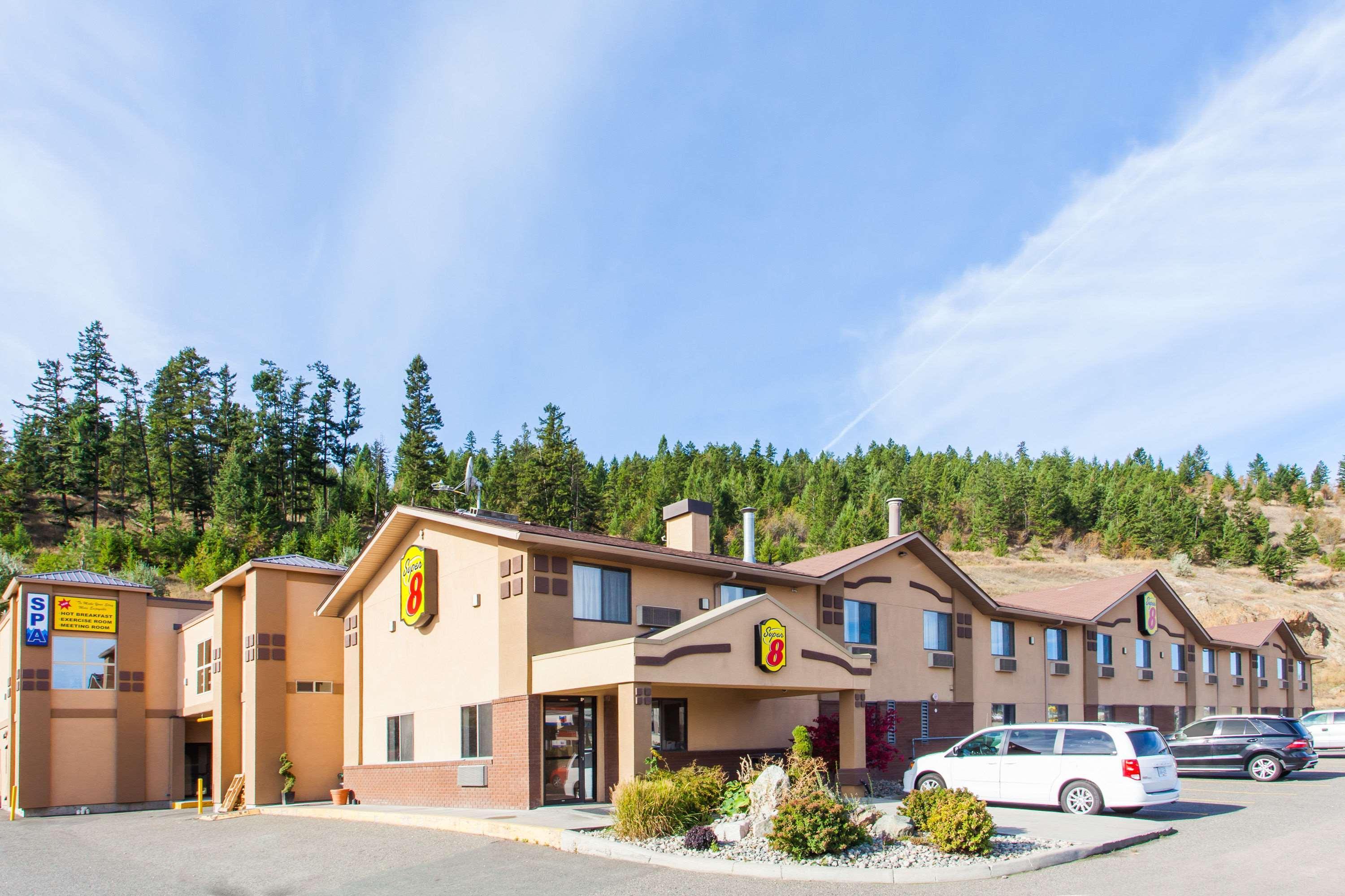 Super 8 By Wyndham Kamloops On The Hill Hotel Bagian luar foto