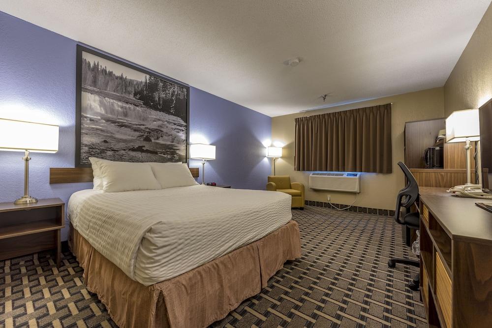 Super 8 By Wyndham Kamloops On The Hill Hotel Bagian luar foto