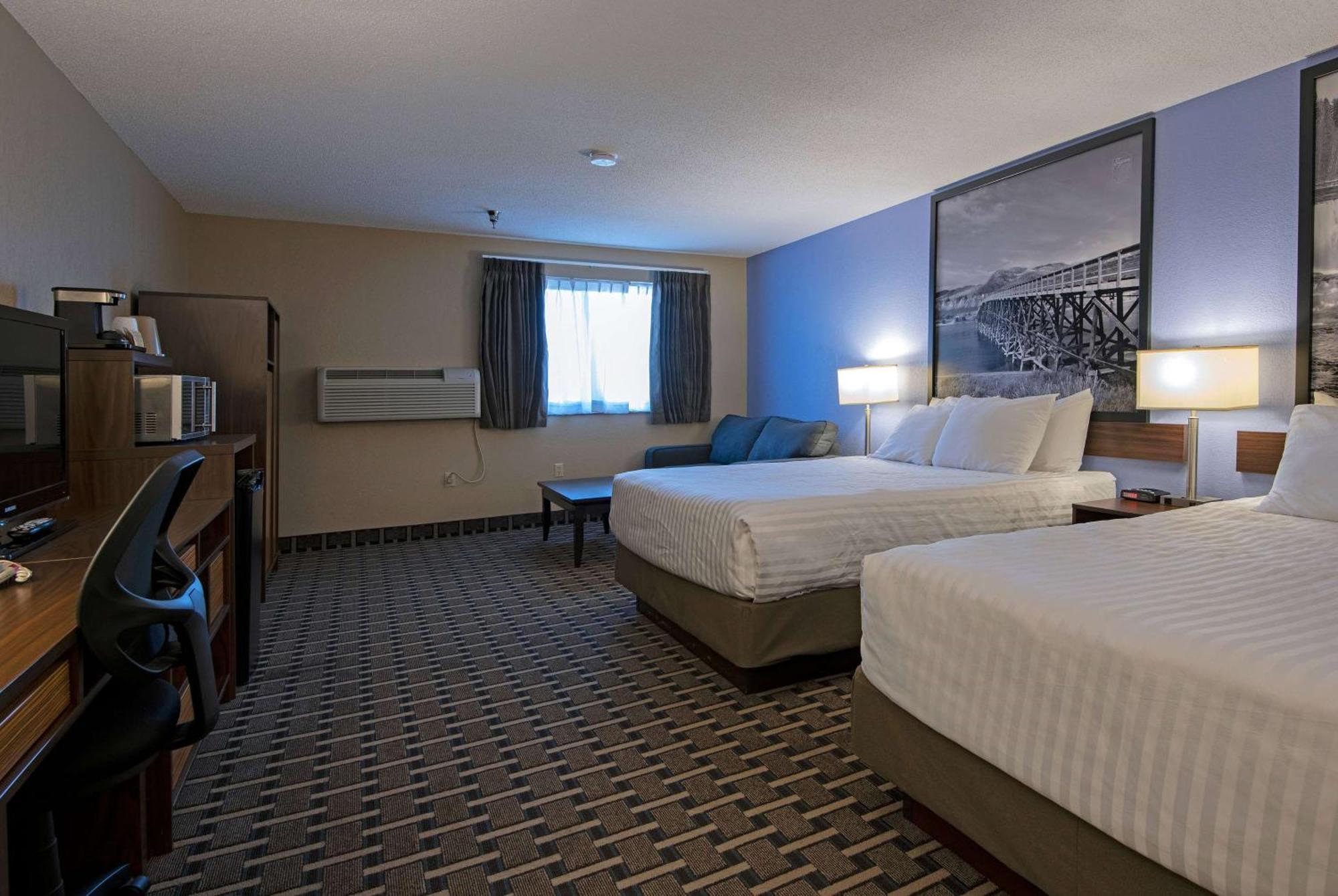 Super 8 By Wyndham Kamloops On The Hill Hotel Bagian luar foto