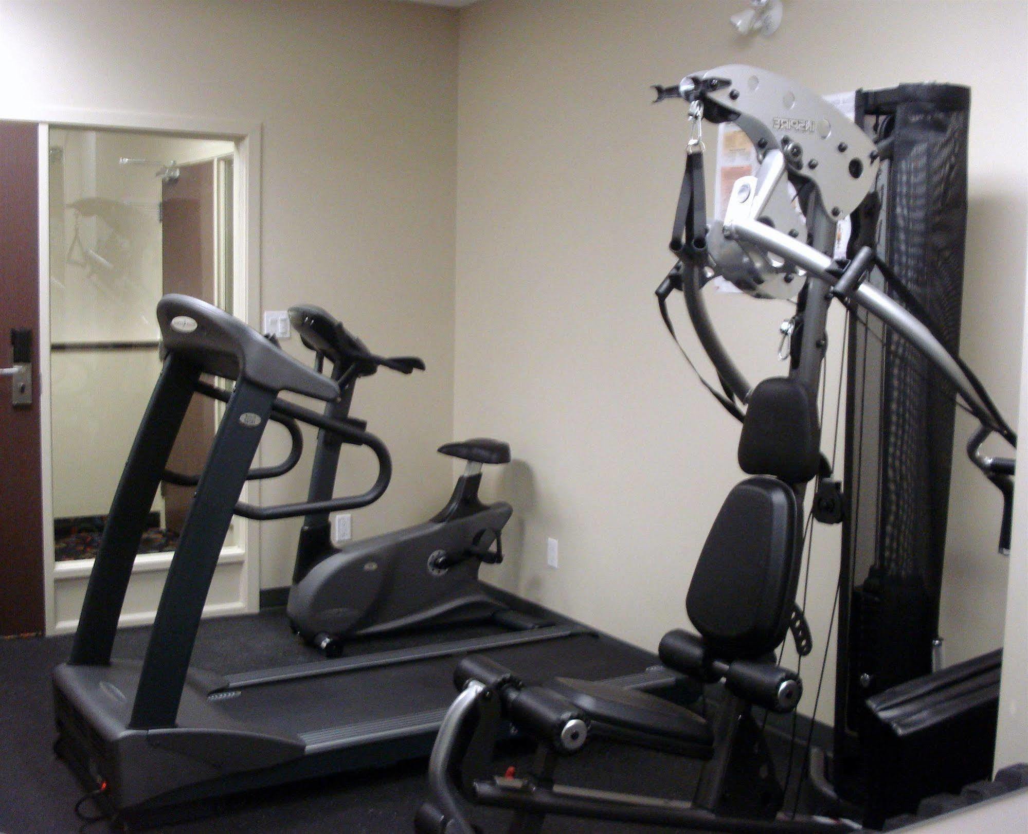 Super 8 By Wyndham Kamloops On The Hill Hotel Bagian luar foto