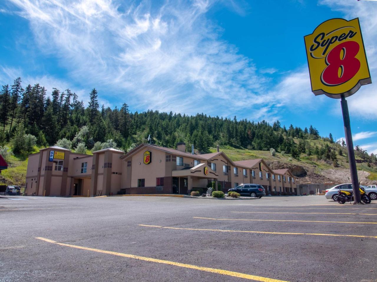 Super 8 By Wyndham Kamloops On The Hill Hotel Bagian luar foto